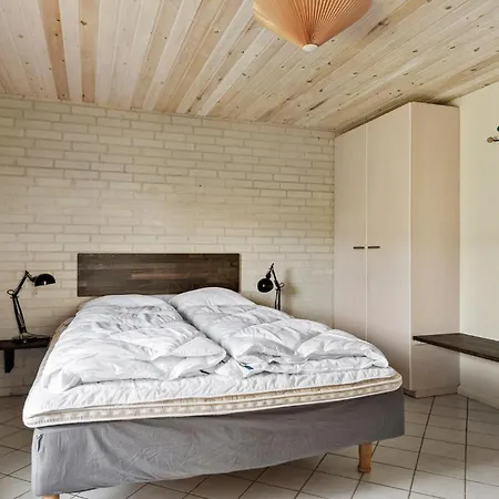 Holiday home Stunning In With Kitchen *