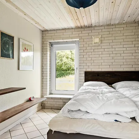 Holiday home Stunning In With Kitchen Knebel