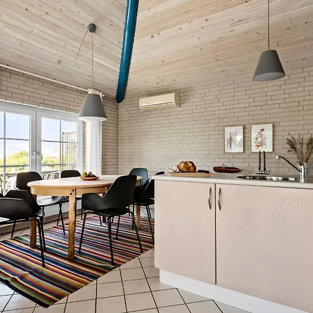 Stunning In With Kitchen Nyaraló *