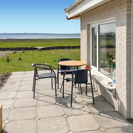 Holiday home Stunning In With Kitchen