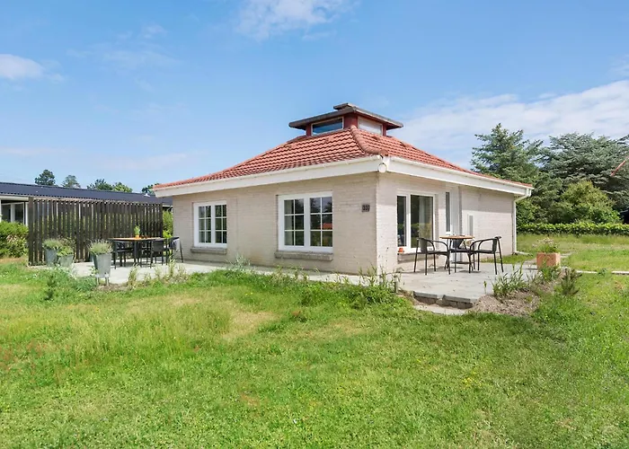 Holiday home Stunning In With Kitchen Knebel
