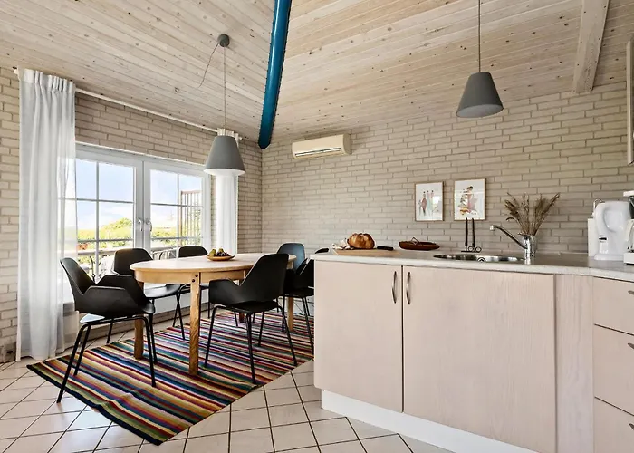 Stunning In With Kitchen Holiday home *